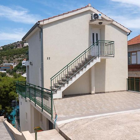 Apartments Ivica Примоштен Экстерьер фото