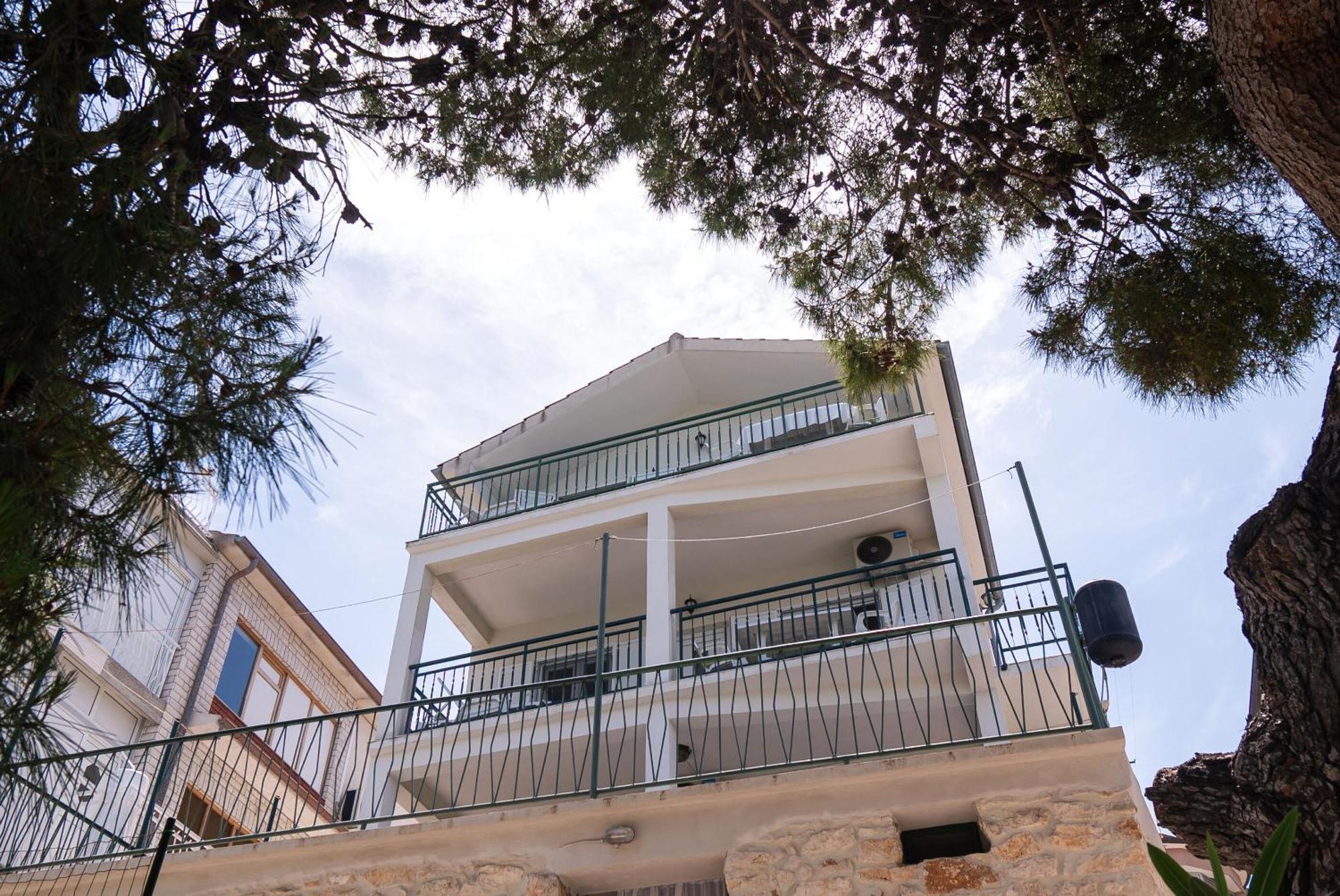 Apartments Ivica Примоштен Экстерьер фото