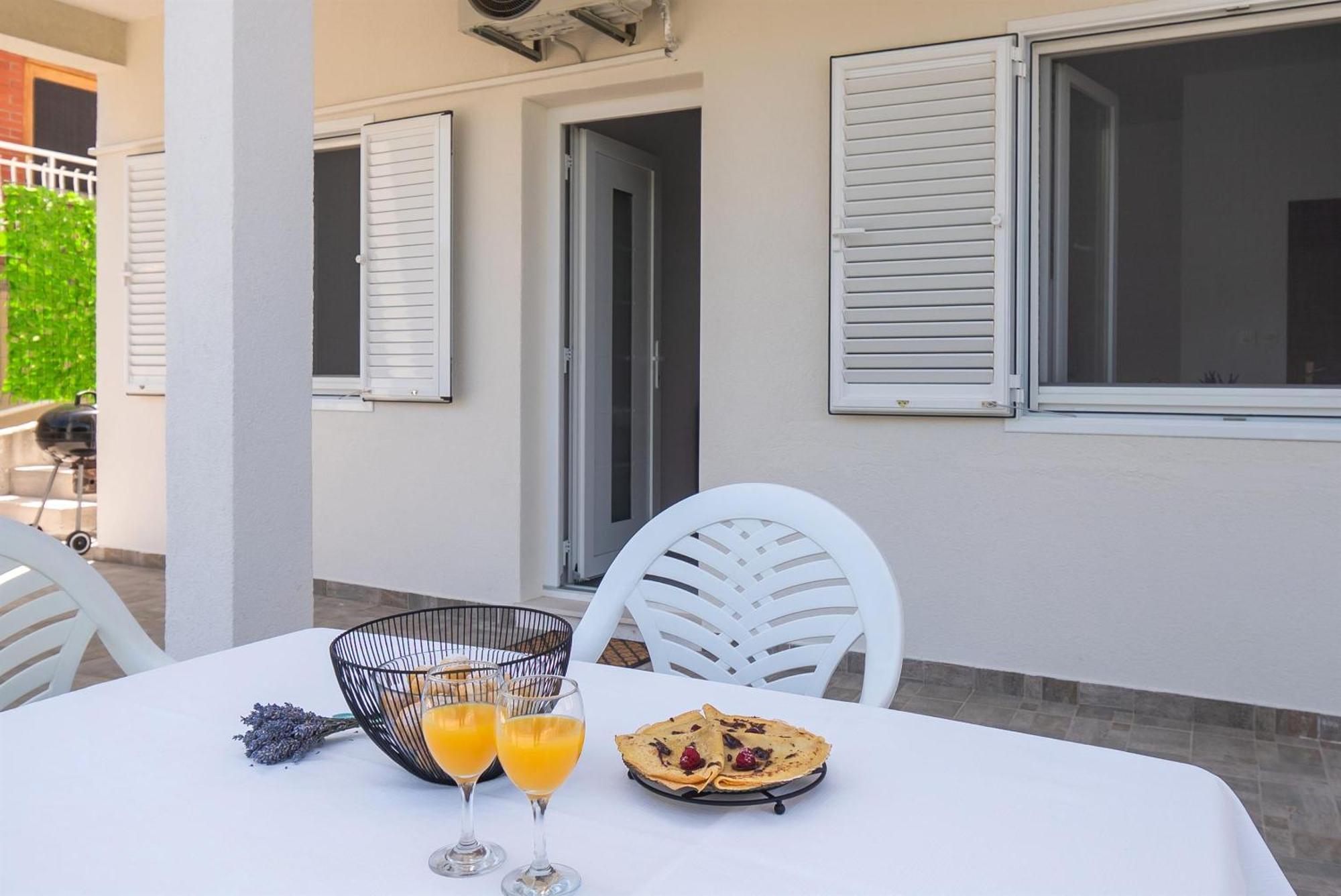 Apartments Ivica Примоштен Экстерьер фото
