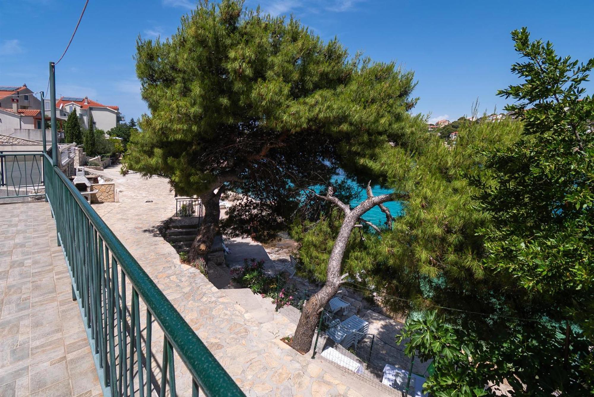 Apartments Ivica Примоштен Экстерьер фото