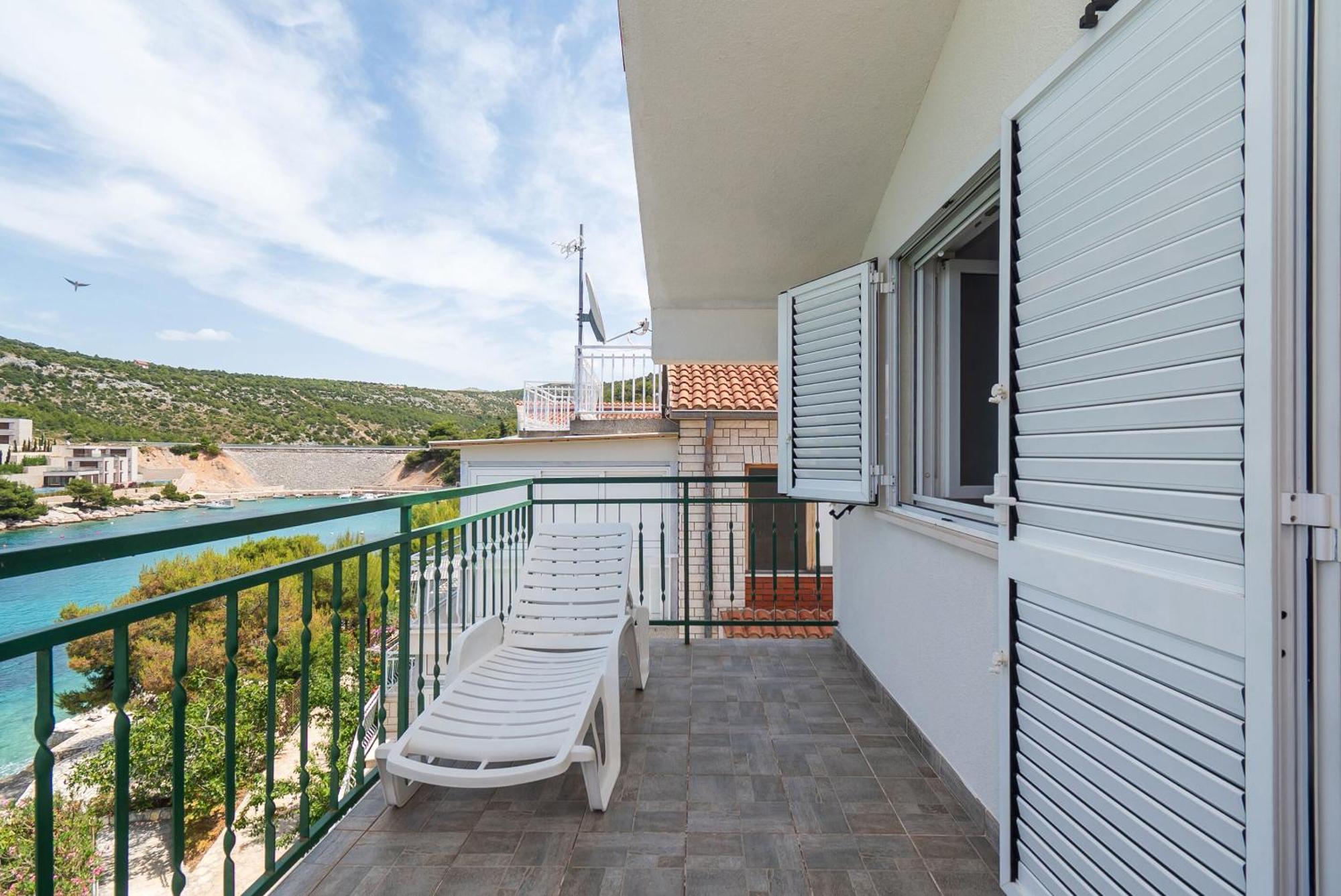 Apartments Ivica Примоштен Экстерьер фото